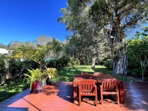 BEACHED @ YAMBA (water views, dog friendly, air con)