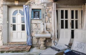 Cozy Home In Pomer With Wifi