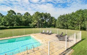 Maisons de vacances 5 Bedroom Pet Friendly Home In Eglise Neuve Dissac : photos des chambres