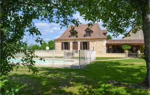 Maisons de vacances Stunning Home In Eglise Neuve Dissac With 5 Bedrooms, Private Swimming Pool And Outdoor Swimming Pool : photos des chambres