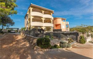 Lovely Apartment In Razanj