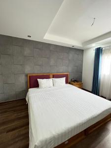 Holiday Suites Hotel & Spa