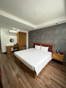 Holiday Suites Hotel & Spa