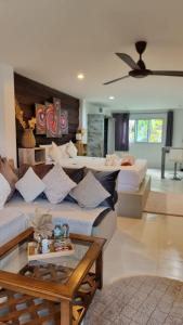 Chaweng Beautiful Studio.