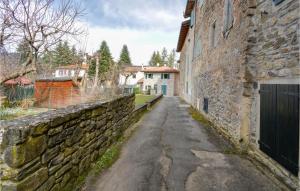Awesome Home In Burzanella With Kitchen