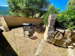Appartements Casa Jeannot typique Corse en pierre, 2 pers, f2, 35 m2, jardin 60m2 vue montagne, parking : photos des chambres