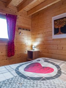 Chalets Le Chalet au vieux vignoble avec espace Sauna et Jacuzzi : photos des chambres