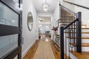 Beautiful Contemporary 4BR near Downtown Dallas - Eagle Ford
