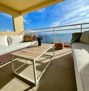 Paillote Perchée à 180 ° sur la mer