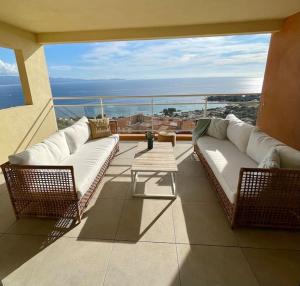 Paillote Perchée à 180 ° sur la mer