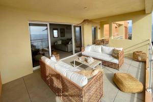 Paillote Perchée à 180 ° sur la mer