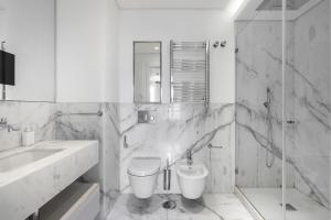 WHome Urban Retreat: Downtown Luxury, Parking, AC & Elevator