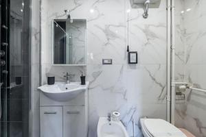 Colosseo Roma colors