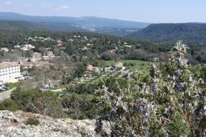 Maisons de vacances Logement independant, Quartier calme, Haut Var : photos des chambres