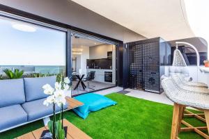 Sea view stylish apartment