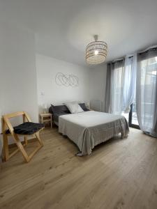 Appartements Charmant T2, parking prive : photos des chambres