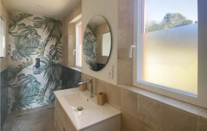 Maisons de vacances Amazing Home In Lorgues With Swimming Pool : photos des chambres