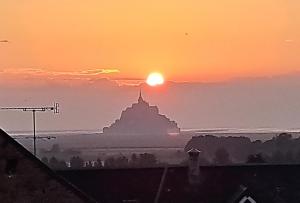 Maisons de vacances La Chaumiere avec piscine privee, a 5 minutes du Mont St-Michel : photos des chambres