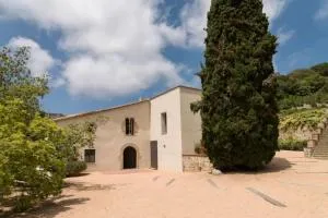 Romantic Stay in Grand Setting - San Fausto de Campcentellas