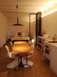 Romantic Stay in Grand Setting