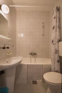 Madra Rooms and Apartments