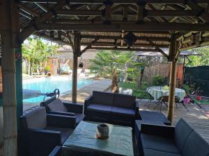 Villas Demeure pierre secteur St Emilion 9 couchages piscine chauffee et jacuzzi 6p : photos des chambres
