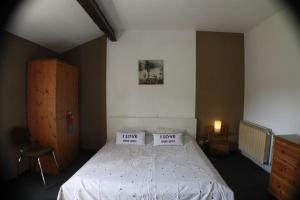 Villas Demeure pierre secteur St Emilion 9 couchages piscine chauffee et jacuzzi 6p : photos des chambres