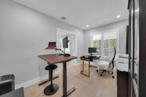 Casa la Miami - Central location Villa with Pool & Gym