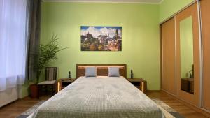 LublinBNB - exclusive FAMILY APARTMENT ------ in the heart of Lublin -------------------------------- bedroom & living room & kitchen