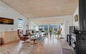 3 Bedroom Beautiful Home In Højslev