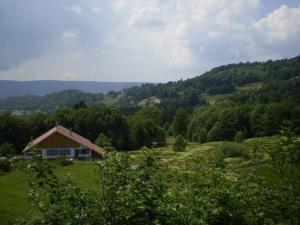 Ancienne chapelle aménagée en gîte indépendant avec terrasse et cheminée - FR-1-589-463