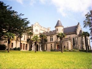 Appartements Appartement RDC avec terrasse, piscine et parking a 1km de la plage - FR-1-2-418 : photos des chambres