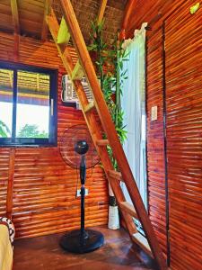 SMALL CABIN IN THE SOUTH