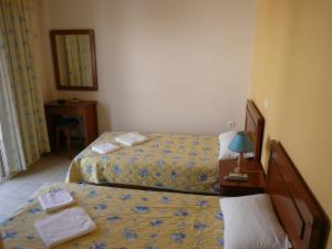 Peter & Tony Rooms Syros Greece
