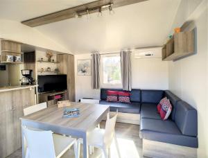 Campings Mobil Home 6/8 Places vue degagee : photos des chambres