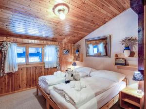 Apartment Chaedoz 65 by Interhome