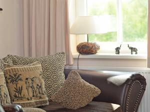 Villa "To Hus" in Sellin - Appartement 05 im DG mit Kamin und Balkon