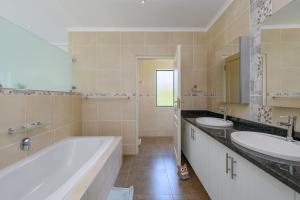 San Lameer Villa 14321 - 5 Bedroom Deluxe - 10 pax - San Lameer Rental Agency