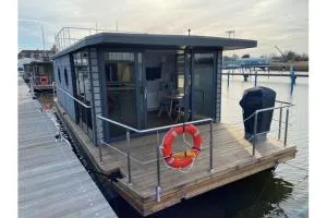 Hausboot Fjord Vela mit Biosauna in Barth - Karnin