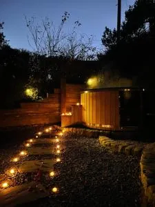 Rita's Luxury Retreat with Swedish Hot tub and Wood Fuelled Pizza Oven - Ratlinghope