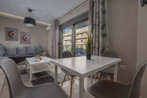 Antigonidon Square 4