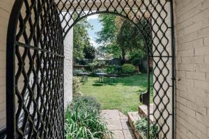 Montpellier House, Centrally Located, Large Garden