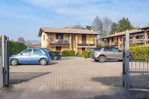 HOST4U - MARGE Beautiful Apartment with Pool and Private Parking in Padenghe del Garda