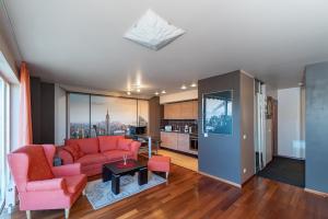 Panoramic city centre apartment by Polo Apartments