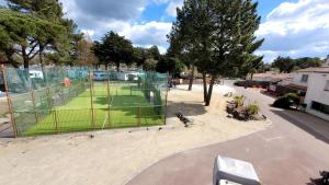 Maisons de vacances Le Colibri - Camping du Bois Masson : photos des chambres