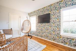 4BR3BA Luxurious Decatur Home w Patio & Backyard