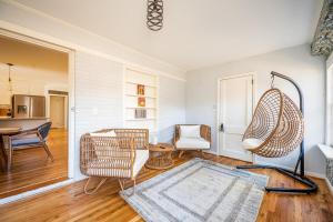4BR3BA Luxurious Decatur Home w Patio & Backyard