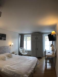 Hotels The Originals City, Hotel de la Balance, Montbeliard : photos des chambres