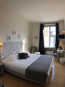 Hotels The Originals City, Hotel de la Balance, Montbeliard : photos des chambres