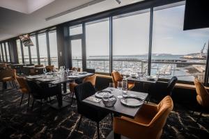 Le Barracuda & Spa avec Spa offert, pieds dans leau, vue mer